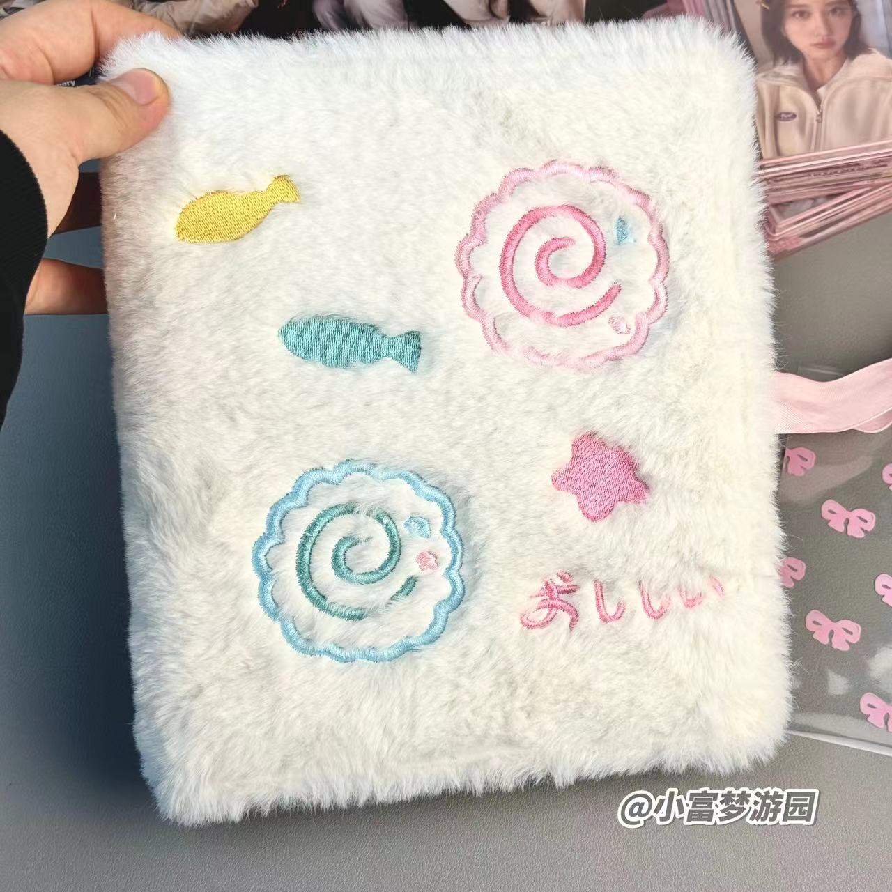 Cute Plush Fish Card Book A5 B - Kpop Photo Card Binder 3 Inch recension och pris